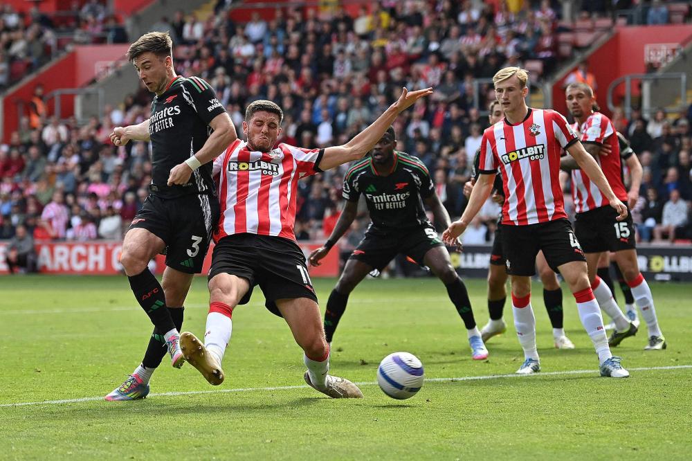 英超战报：曼联2-1战胜埃弗顿,